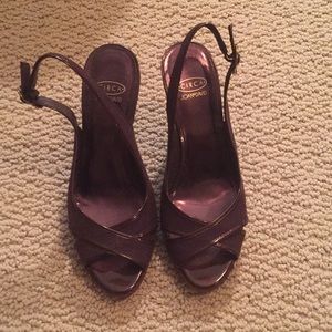 Joan & david wedges size 8.5